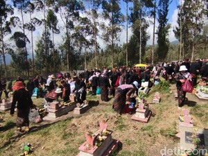 Melihat Tradisi Nyadran Suku Tengger, Saatnya Bersedekah untuk Leluhur