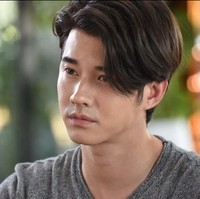 Terbaru Mario Maurer membintangi sinetron Thailand yang trending di Netflix, Bad Romeo bersama Yaya Urassaya. Di usianya yang menginjak 33 tahun, Mario masih terlihat awet muda seakan tak menua. Foto: Instagram