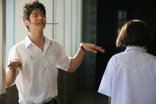 Mario Maurer meraih popularitas di mancanegara sejak membintangi film Crazy Little Thing Called Love pada 2010. Mewarisi darah blasteran Jerman sang ayah, paras tampannya memikat banyak penggemar. Foto: Instagram