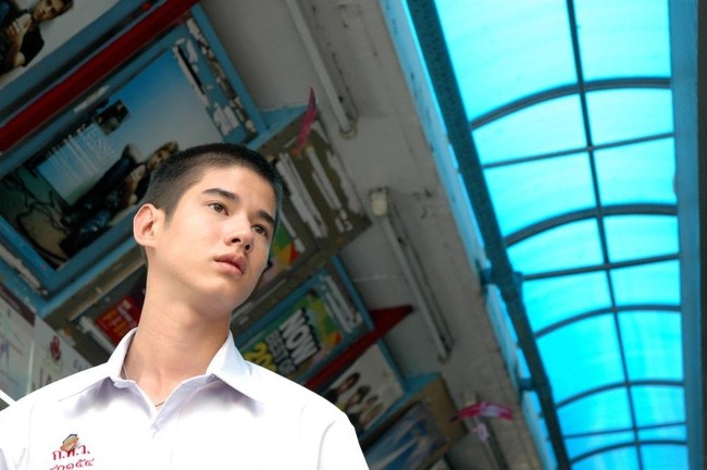 Tawaran akting pertamanya datang pada 2007 di mana Mario Maurer berperan sebagai remaja gay yang jatuh cinta dengan sahabatnya sendiri. Meskipun baru memulai debut akting, kemampuannya diakui dengan banyak penghargaan sebagai Best Actor. Foto: Instagram
