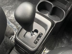 Suzuki S-Presso AGS Tak Punya Tuas Transmisi P, Bagaimana Cara Parkirnya?