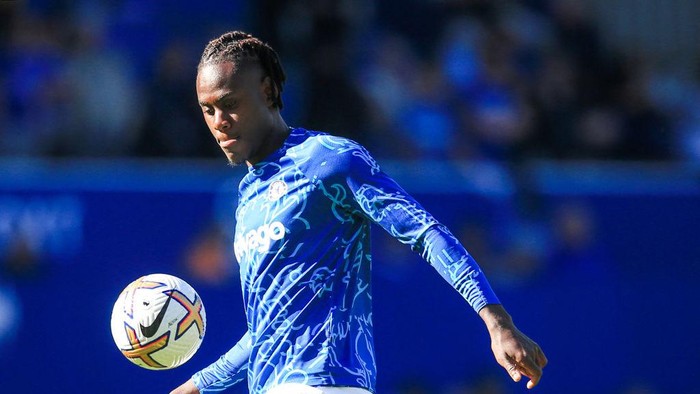 Chelsea's English defender Trevoh Chalobah warms up prior to the English Premier League football match between Everton and Chelsea at Goodison Park in Liverpool, north west England on August 6, 2022. - RESTRICTED TO EDITORIAL USE. No use with unauthorized audio, video, data, fixture lists, club/league logos or 'live' services. Online in-match use limited to 120 images. An additional 40 images may be used in extra time. No video emulation. Social media in-match use limited to 120 images. An additional 40 images may be used in extra time. No use in betting publications, games or single club/league/player publications. (Photo by Lindsey Parnaby / AFP) / RESTRICTED TO EDITORIAL USE. No use with unauthorized audio, video, data, fixture lists, club/league logos or 'live' services. Online in-match use limited to 120 images. An additional 40 images may be used in extra time. No video emulation. Social media in-match use limited to 120 images. An additional 40 images may be used in extra time. No use in betting publications, games or single club/league/player publications. / RESTRICTED TO EDITORIAL USE. No use with unauthorized audio, video, data, fixture lists, club/league logos or 'live' services. Online in-match use limited to 120 images. An additional 40 images may be used in extra time. No video emulation. Social media in-match use limited to 120 images. An additional 40 images may be used in extra time. No use in betting publications, games or single club/league/player publications. (Photo by LINDSEY PARNABY/AFP via Getty Images)