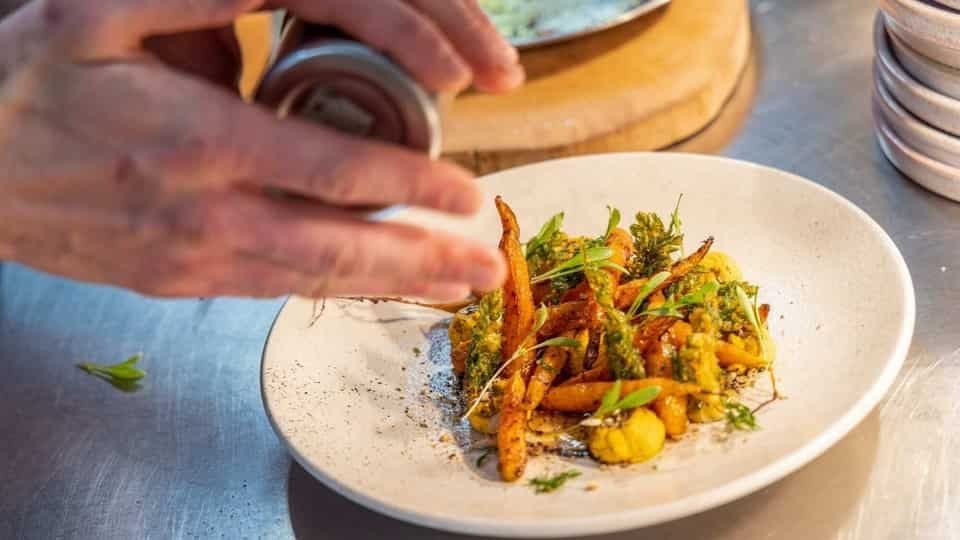 Unik! Kebab Ini Isiannya Bukan Daging Kambing Tapi Burung Dara