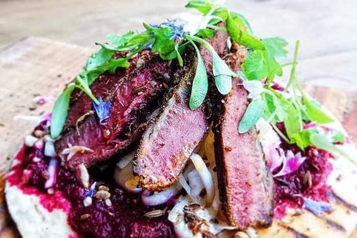 Unik! Kebab Ini Isiannya Bukan Daging Kambing Tapi Burung Dara