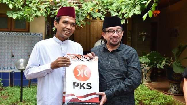 Ustaz Abdul Somad atau UAS bertemu dengan Ketua Majelis Syura Salim Segaf Aljufri.