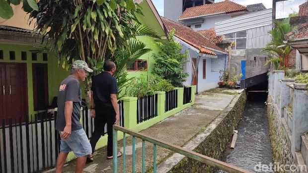 Warga Ciamis tembok akses gang di kawasan Janggala