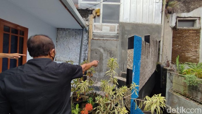 Warga Ciamis tembok akses gang di kawasan Janggala