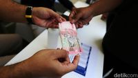 Begini Ramainya Penukaran Uang Rupiah Baru 2022