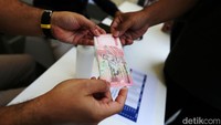 Uang baru 2022 didesain dengan meningkatkan kontras warna yang sebelumnya monokrom kini lebih colorful atau dengan warna yang lebih mencolok. Meski begitu, BI tidak mengubah warna dasar dari masing-masing pecahan tersebut. 