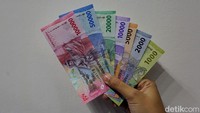 Berkaitan dengan teknologi anti dipalsukan pada uang baru 2022, Marlison menjelaskan, uang kertas yang baru kali ini memiliki miliki benang pengaman yang baru yang bernama microlenses. Benang pengaman itu diklaim merupakan teknologi paling tinggi, baru dan terbaik yang pernah dipakai pada uang pecahan Rp 75.000. Foto: Agung Pambudhy