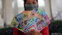 Bank Indonesia (BI) meluncurkan penukaran perdana tujuh uang baru 2022 di Hall Basket Senayan, Jakarta, Jumat (19/8/2022).