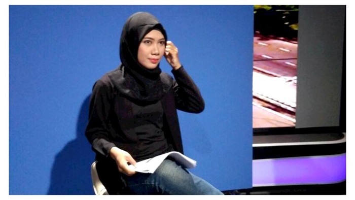 Winda Utami juru bahasa isyarat Winda Utami juru bahasa isyarat