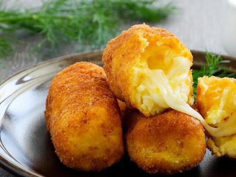 10 Resep Camilan Gurih Enak Buat Teman Nonton Film di Rumah