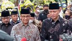 AHY dan Anies Melayat Almarhum Ayah Emil Dardak
