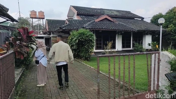 Aktivitas di Rumah Dinas Rektor Unila sepi usai Karomani ditangkap KPK.