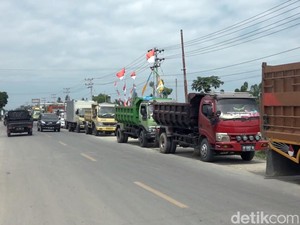 Sopir Truk di Polman Keluhkan Solar Langka, Antre hingga 3 Jam