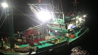Hasil pemeriksaan awal diperoleh data KIA tersebut adalah kapal berbendera Vietnam dengan nama lambung kapal Chuc Thanh 7, ucapnya. (dok Bakamla)