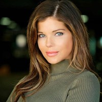 10 Foto Aktris 'Baywatch' yang Gabung OnlyFans di Usia 54 Tahun