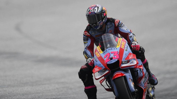 Ducati Gresini Racings Italian rider Enea Bastianini rides during the third free practice session of the MotoGP Austrian Grand Prix at the Redbull Ring racetrack in Spielberg on August 20, 2022. (Photo by VLADIMIR SIMICEK / AFP) (Photo by VLADIMIR SIMICEK/AFP via Getty Images)