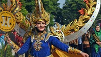 Fashion jalanan digelar untuk memeriahkan peringatan HUT ke-77 RI.