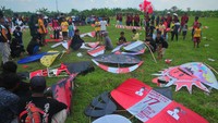 Berbagai macam bentuk layangan di festival ini, diterbangkan oleh 150 peseta di langit Desa Undaan Kidul selama kurang lebih 3 jam, mulai pukul 14.00 -17.00 WIB.