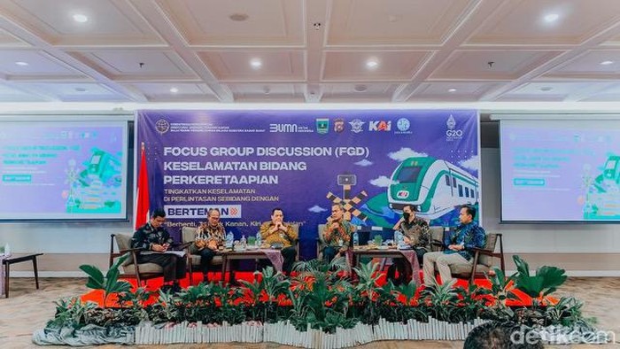 FGD Keselamatan Perkeretaapian di Padang.