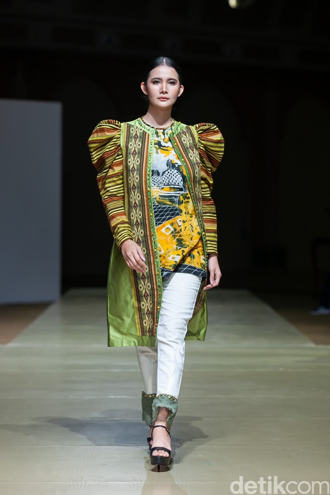 Dekranasda Yogyakarta mempunyai beberapa fokus untuk meningkatkan skala ekonomi, regenerasi, jejaring, akses dan global. Hampir 80% digerakkan oleh UMKM yang jumlahnya ribuan. Pelaku UMKM banyak kendala dalam menjalankan usaha, untuk itu dibutuhkan sinergi, kata GKB, Raden Ayu Adipati Pakualam Hemas, Wakil Ketua Dekranasda Daerah Istimewa Yogyakarta. Foto: Ajiwara Photography.