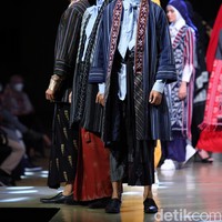 Jogja Fashion Week diikuti oleh 145 desainer dari berbagai daerah Indonesia di antaranya Riau, Jambi, Lampung, Jakarta, Bandung, Sumedang, Kebumen, Purworejo, Magelang, Kudus, Pati, Semarang, Jepara,Solo, Sragen, Yogyakarta, Surabaya, Malang, Sidoarjo, Mojokerto, Bojonegoro, Malang, Kalimatan Timur, Kalimantan selatan, dan lain-lain. Foto: Ajiwara Photography.