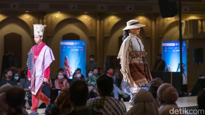 Foto Koleksi Jogja Fashion Week 2022.