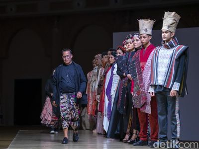 10 Koleksi Etnik Khas Borobudur Hingga Mandalika di Jogja Fashion Week 2022