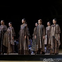 Model yang terlibat dalam rangkaian acara Yogya Fashion Week 2022 datang dari berbagai daerah di Pulau Jawa dan Bali yaitu: Yogyakarta, Solo, Jakarta, Bandung, Sumedang, Cirebon, Semarang, Magelang, Surabaya, Jember, dan Bali. Foto: Ajiwara Photography.