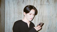 Asahi lahir di Jepang pada 20 Agustus 2001 dan namanya kian dikenal karena wajah yang tampan.  Foto: yg_treaure_official/ Instagram