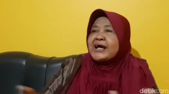 Hermina (60), Emak-emak penembok akses gang di Ciamis