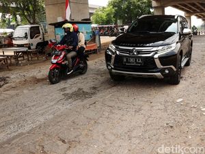 Jalan Penghubung Jakarta-Bekasi Rusak