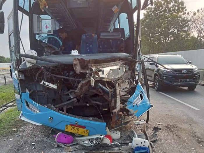 Kecelakaan beruntun terjadi Tol Tangerang-Merak. Sebanyak 7 orang mengalami luka akibat kecelakaan tersebut. (dok Istimewa)