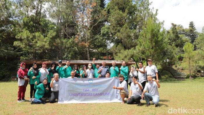 Kegiatan Character Building bersama tim IKU dan PTN-BH Unila yang diikuti Rektor Karomani.