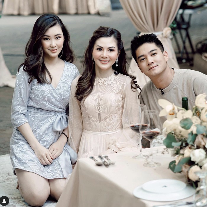 Kenangan Manis Karen Vendela Saat Kulineran Bareng Boy William Kenangan Manis Karen Vendela Saat Kulineran Bareng Boy William