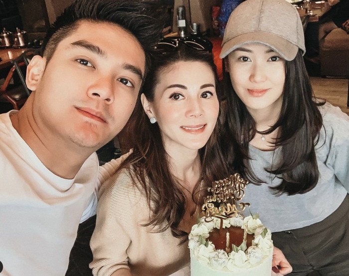 Kenangan Manis Karen Vendela Saat Kulineran Bareng Boy William Kenangan Manis Karen Vendela Saat Kulineran Bareng Boy William