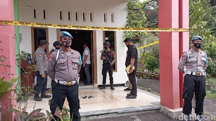Markas judi online di Kecamatan Bojongsari, Kabupaten Purbalingga, yang digerebek Direskrimum Polda Jateng, Sabtu (20/8/2022).