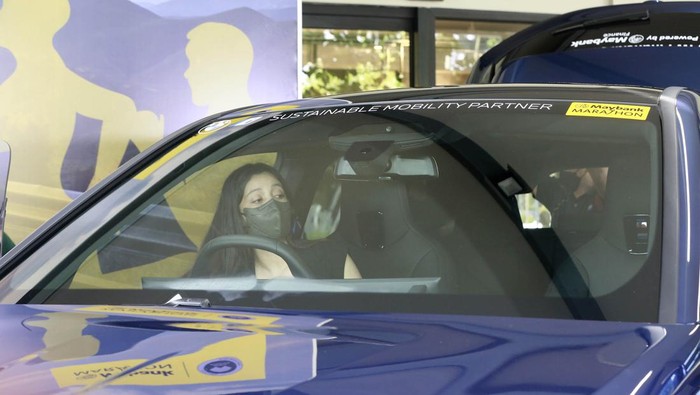Mobil Listrik BMW jadi Lead Car di Marathon Maybank 2022 BMW Group Indonesia bersama dengan PT Bank Maybank Indonesia, Tbk. (Maybank Indonesia) hadirkan seremonial serah terima rangkaian kendaraan BMW yang akan menjadi Lead Car di Maybank Marathon 2022.