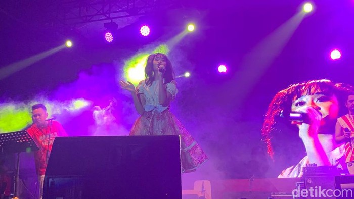 Nikita Mawarni saat tampi di Gebyar Pesta Rakyat Sumut (Kartika/detikSumut)