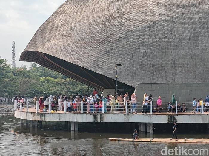 Objek wisata Situ Bagendit Garut.