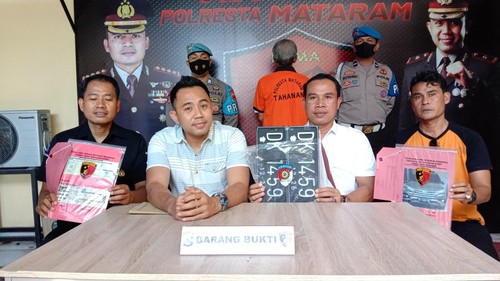 Pelaku pemalsuan STNK di Mataram dibekuk polisi, Sabtu (20/8/2022).