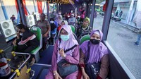 Tarif bus TransJatim ini relatif murah, jarak dekat maupun jauh tarifnya sama. Yakni Rp5.000 untuk umum dan tarif Rp2.500 untuk pelajar dan buruh.