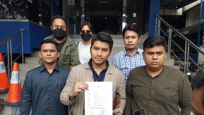 Perempuan korban pelecehan di grup WA lapor polisi.