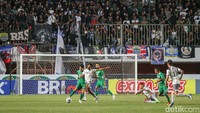 Pekan kelima Liga 1 2022/2023 mempertemukan PSS Sleman melawan Persib Bandung di Stadion Maguwoharjo, Sleman, DI Yogyakarta, Jumat (19/8/2022) malam. Foto: Pius Erlangga/detikJateng