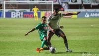 Gelandang andalan Persib, Kambuaya, jadi motor serangan untuk menopang Ciro Alves dan David Da Silva di lini depan. Foto: Pius Erlangga/detikJateng