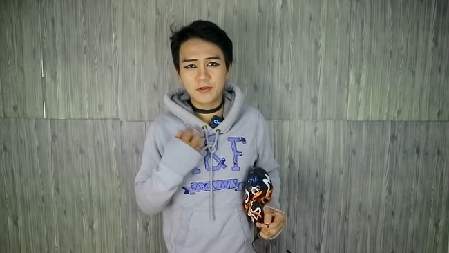 Marcel sendiri mengaku memang sengaja membuat penampilan yang unik agar lebih mudah diingat atau dikenali. Foto: YouTube Pesulap Merah