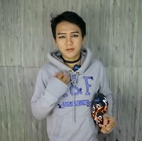 Marcel sendiri mengaku memang sengaja membuat penampilan yang unik agar lebih mudah diingat atau dikenali. Foto: YouTube Pesulap Merah