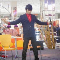 Begini penampilannya saat manggung sebelum terkenal seperti sekarang. Foto: Blog Marcel Radhival